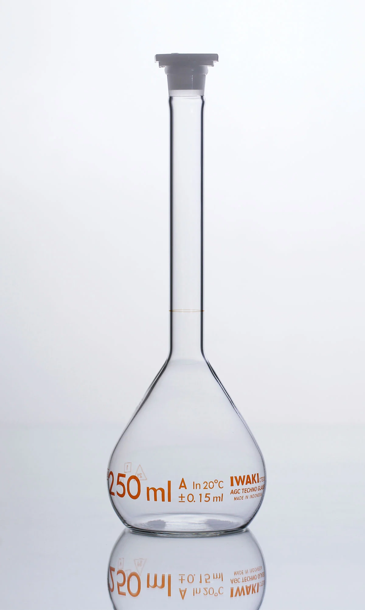 Volumetric Flask with Plastic Stopper - Clear